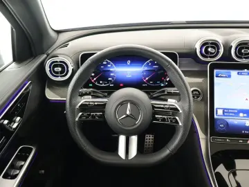 MERCEDES-BENZ GLC 200 4M AMG Pano AHK Distronic Memory