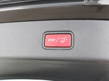 MERCEDES-BENZ GLC 200 4M AMG Pano AHK Distronic Memory