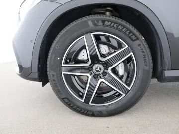 MERCEDES-BENZ GLC 200 4M AMG Pano AHK Distronic Memory