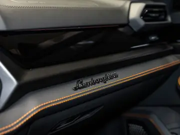 LAMBORGHINI Urus SE MY2025
