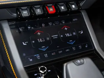 LAMBORGHINI Urus SE MY2025