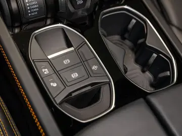 LAMBORGHINI Urus SE MY2025