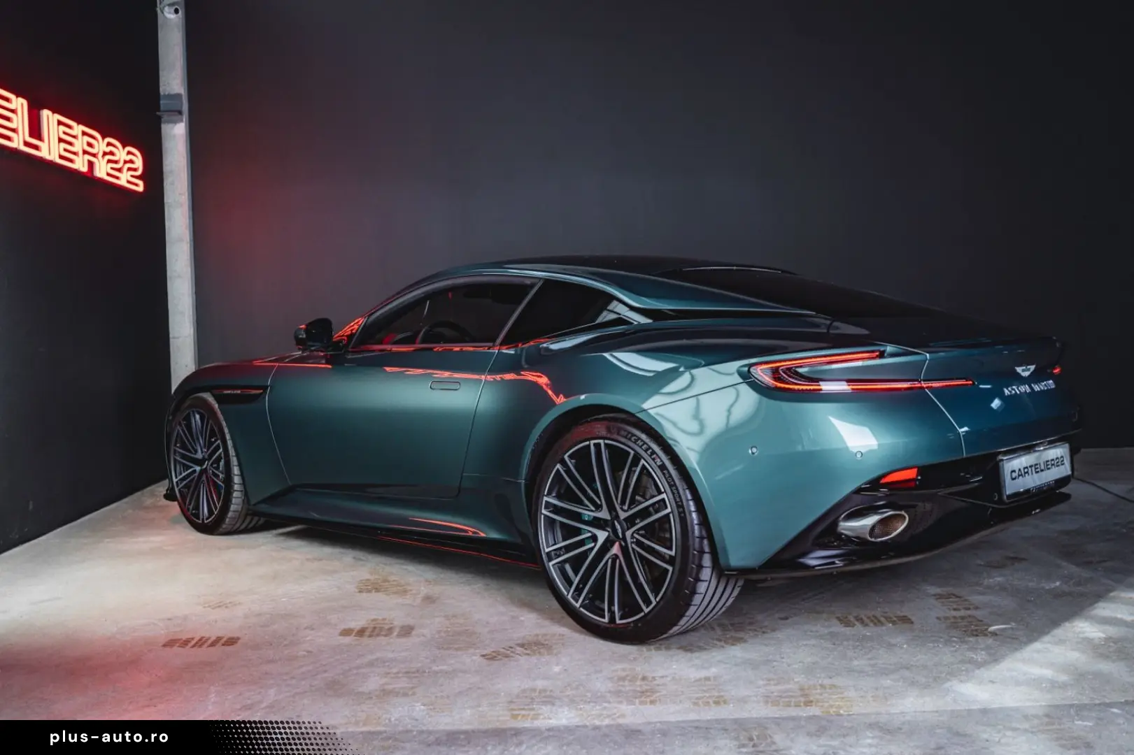 ASTON MARTIN DB12 NEW SERVICE STOCK CAR