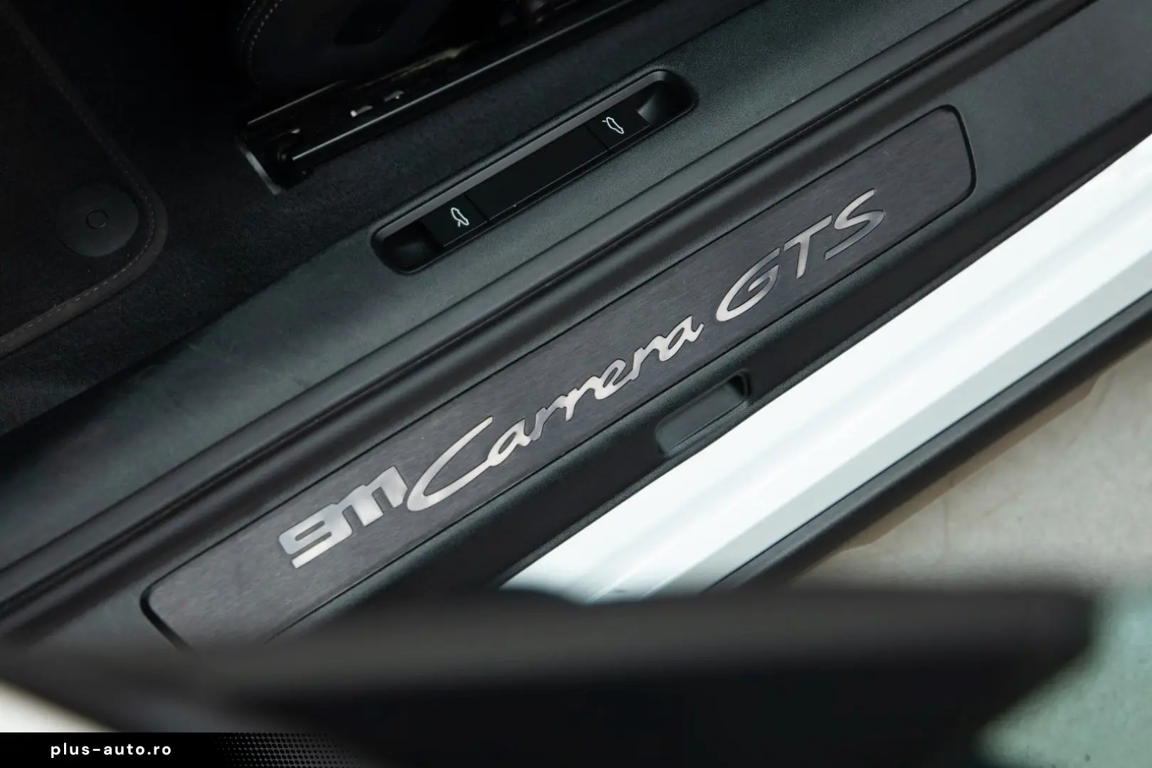 PORSCHE 911Carrera4 GTS LIFT Approved RACINGSITZE CARBON