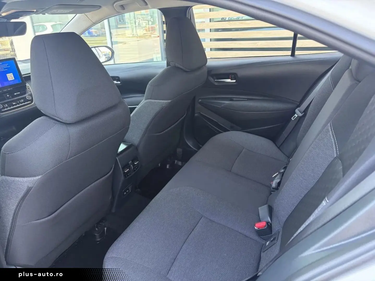 Toyota Corolla Sedan 1.8 Hybrid Business Hsd E-CVT