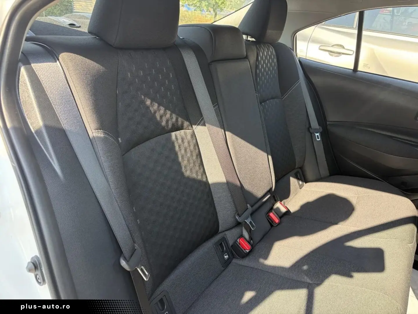 Toyota Corolla Sedan 1.8 Hybrid Business Hsd E-CVT