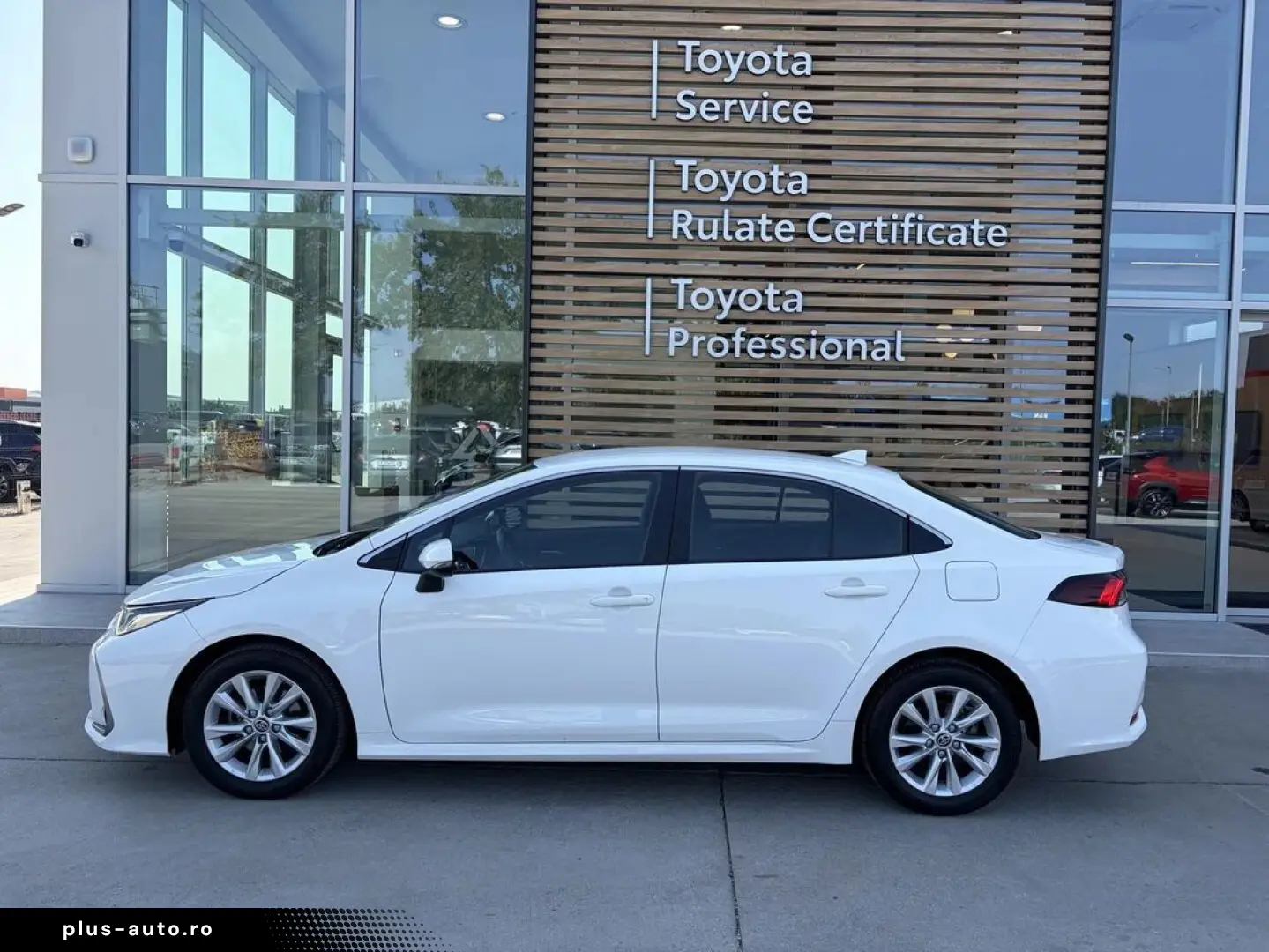 Toyota Corolla Sedan 1.8 Hybrid Business Hsd E-CVT
