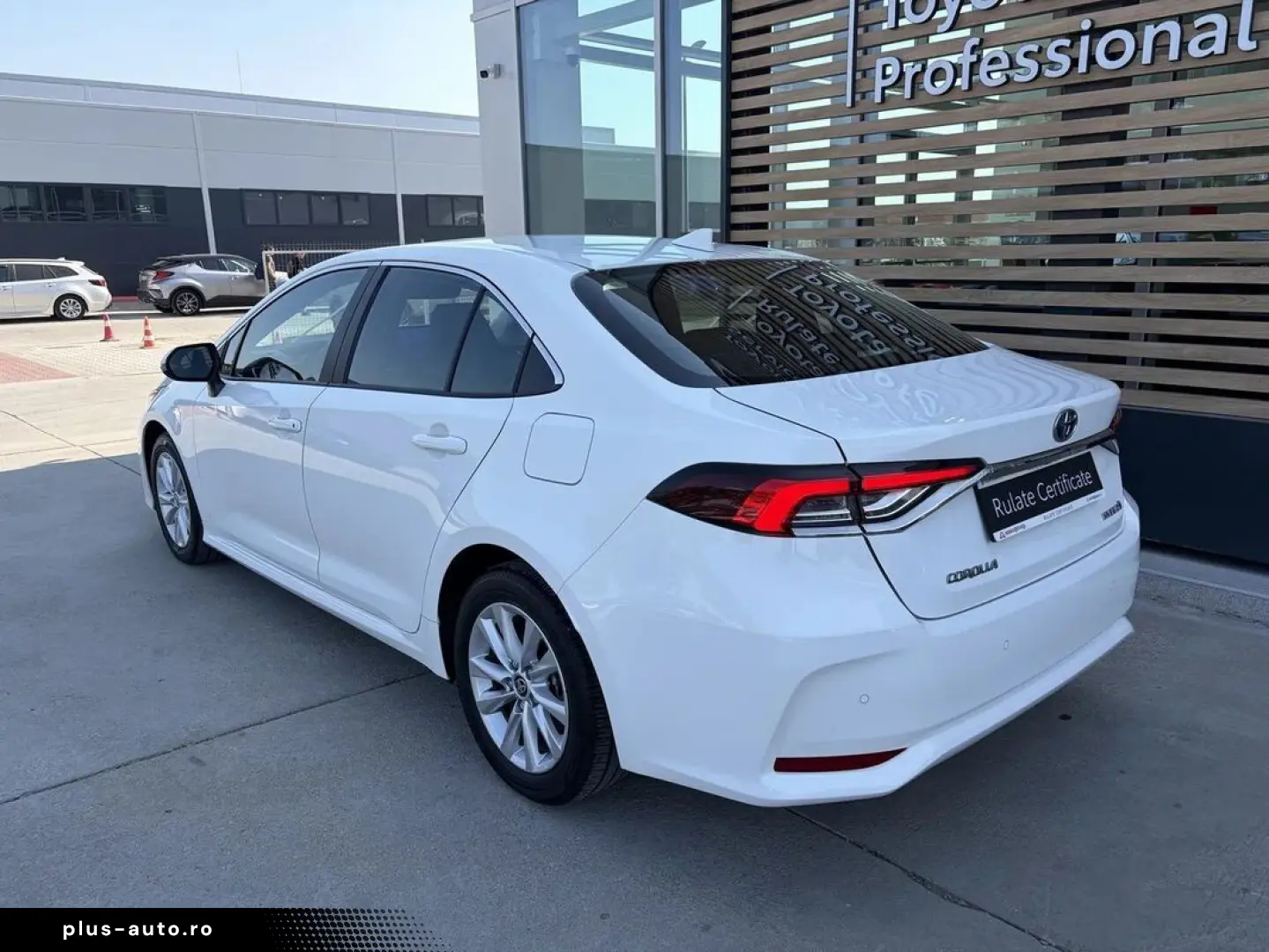 Toyota Corolla Sedan 1.8 Hybrid Business Hsd E-CVT