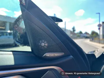 BMW M4 Competition Glasdach Sitzbelüftung Driving A
