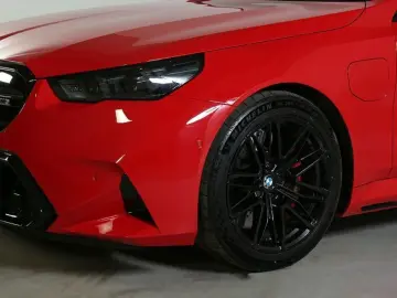BMW M5 Individual NP161000.- LED ACC AHK Carbon B&W