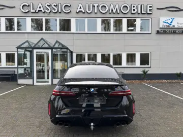 BMW M5 M Package Fond Entertainment Panor Anhäng B&W