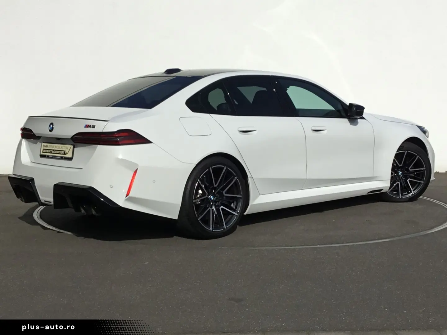 BMW M5 Limousine ICONIC GLOW PANO B&W SOUND