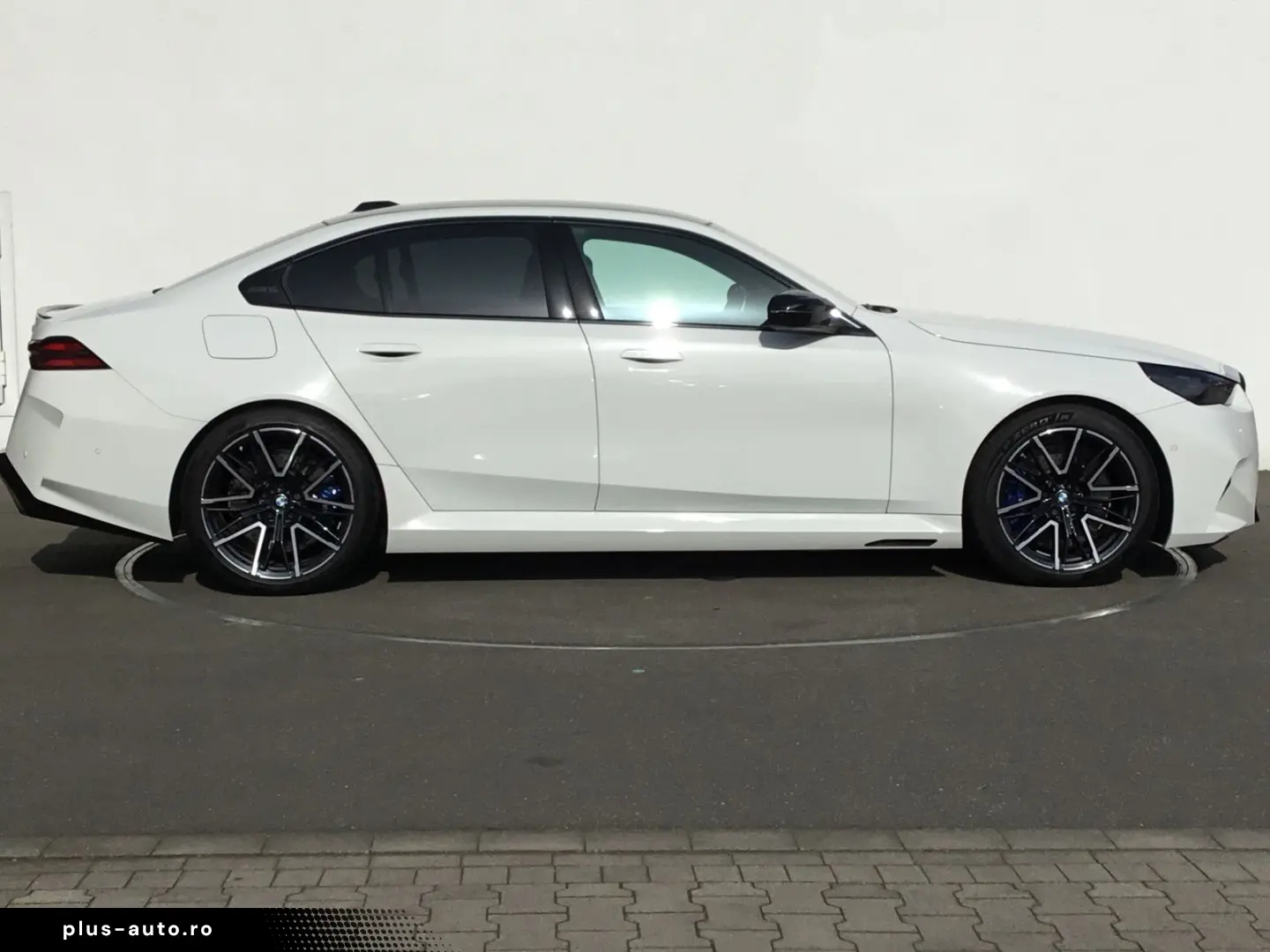 BMW M5 Limousine ICONIC GLOW PANO B&W SOUND