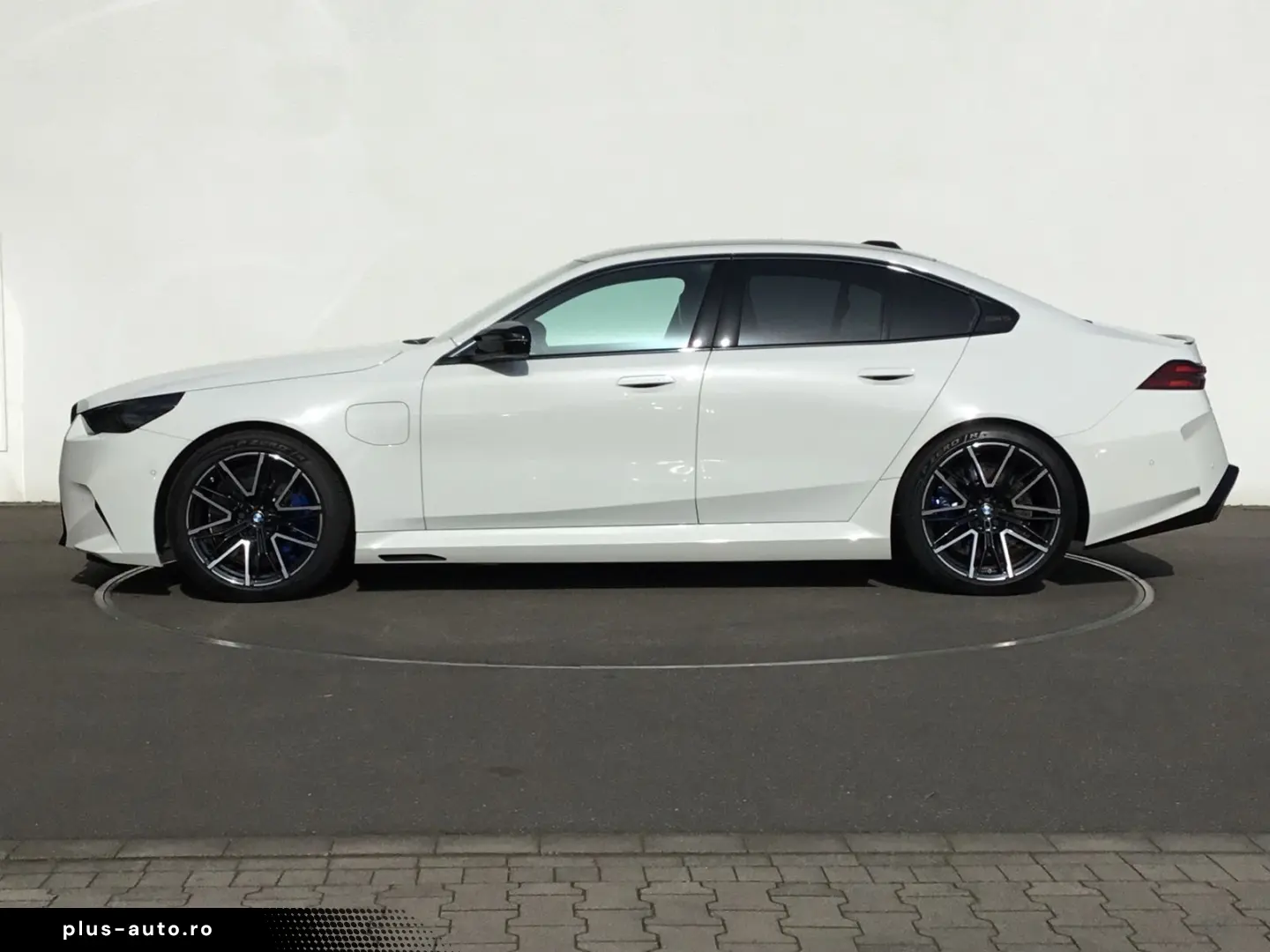 BMW M5 Limousine ICONIC GLOW PANO B&W SOUND