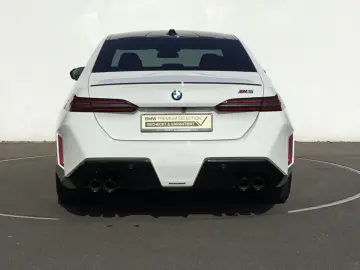 BMW M5 Limousine ICONIC GLOW PANO B&W SOUND