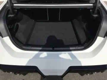 BMW M5 Limousine ICONIC GLOW PANO B&W SOUND