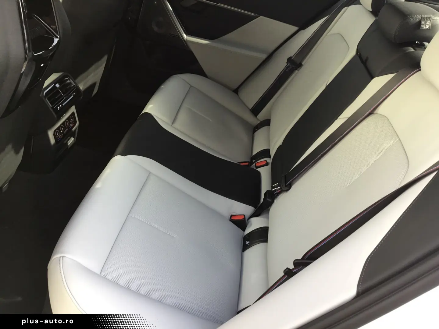 BMW M5 Limousine ICONIC GLOW PANO B&W SOUND