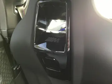 BMW M5 Limousine ICONIC GLOW PANO B&W SOUND