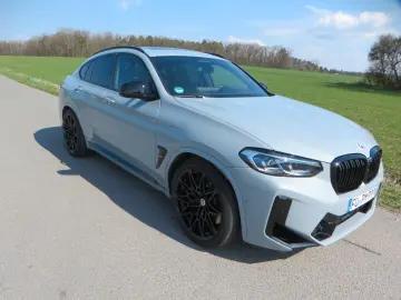 BMW Competition Vollaust. Akrapovic Tiefer  Distanz