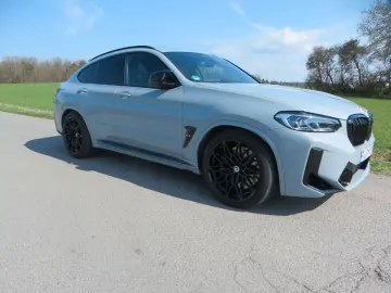 BMW Competition Vollaust. Akrapovic Tiefer  Distanz