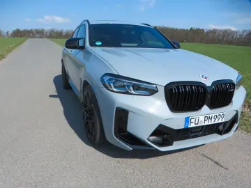 BMW Competition Vollaust. Akrapovic Tiefer  Distanz