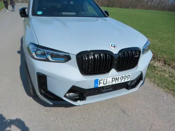 BMW Competition Vollaust. Akrapovic Tiefer  Distanz