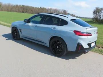 BMW Competition Vollaust. Akrapovic Tiefer  Distanz