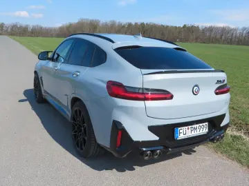 BMW Competition Vollaust. Akrapovic Tiefer  Distanz