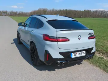 BMW Competition Vollaust. Akrapovic Tiefer  Distanz