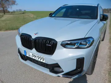 BMW Competition Vollaust. Akrapovic Tiefer  Distanz