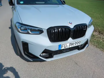 BMW Competition Vollaust. Akrapovic Tiefer  Distanz
