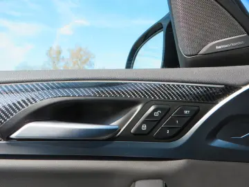 BMW Competition Vollaust. Akrapovic Tiefer  Distanz