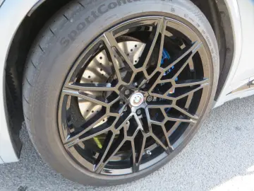 BMW Competition Vollaust. Akrapovic Tiefer  Distanz