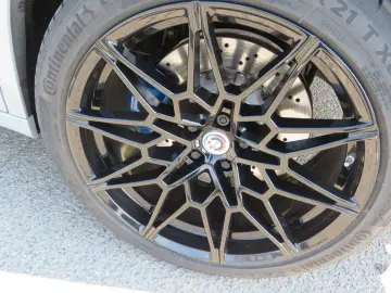 BMW Competition Vollaust. Akrapovic Tiefer  Distanz