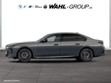 BMW 740 xDrive M Sport Pro SkyLounge