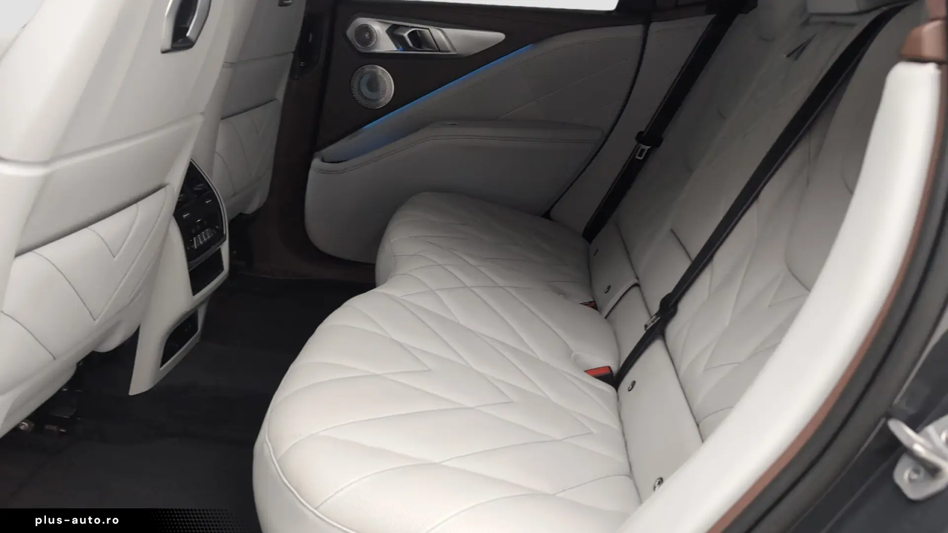 BMW XM Label Massage Bowers & Wilkins
