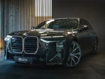BMW 740 xDrive M Sport Pro   Facelift 2026   22   B&W   TV