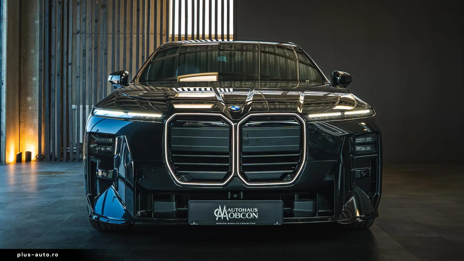 BMW 740 xDrive M Sport Pro   Facelift 2026   22   B&W   TV