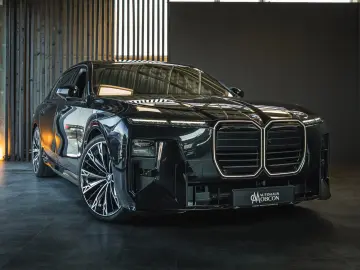 BMW 740 xDrive M Sport Pro   Facelift 2026   22   B&W   TV