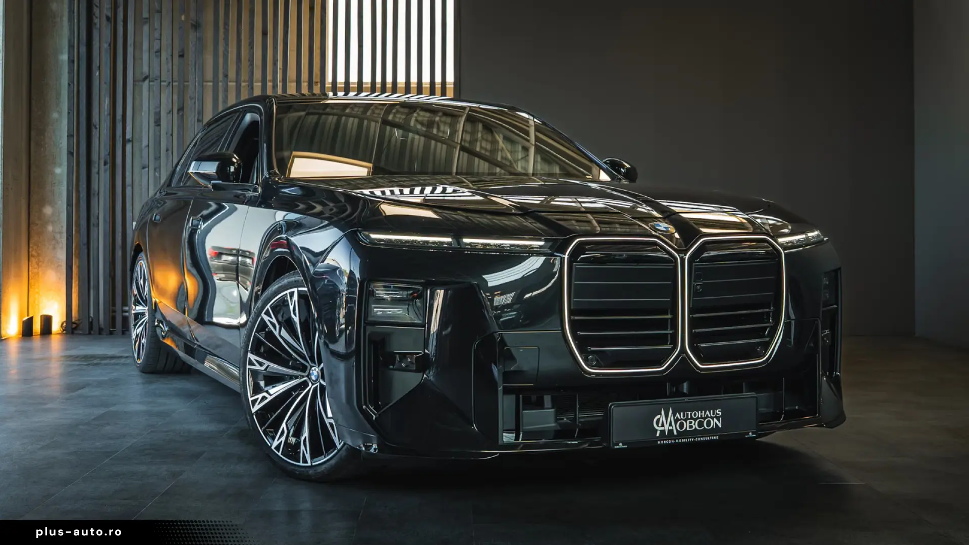 BMW 740 xDrive M Sport Pro   Facelift 2026   22   B&W   TV