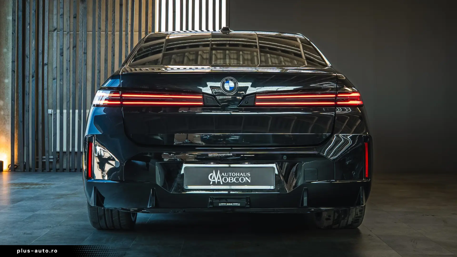 BMW 740 xDrive M Sport Pro   Facelift 2026   22   B&W   TV