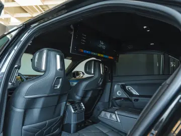 BMW 740 xDrive M Sport Pro   Facelift 2026   22   B&W   TV