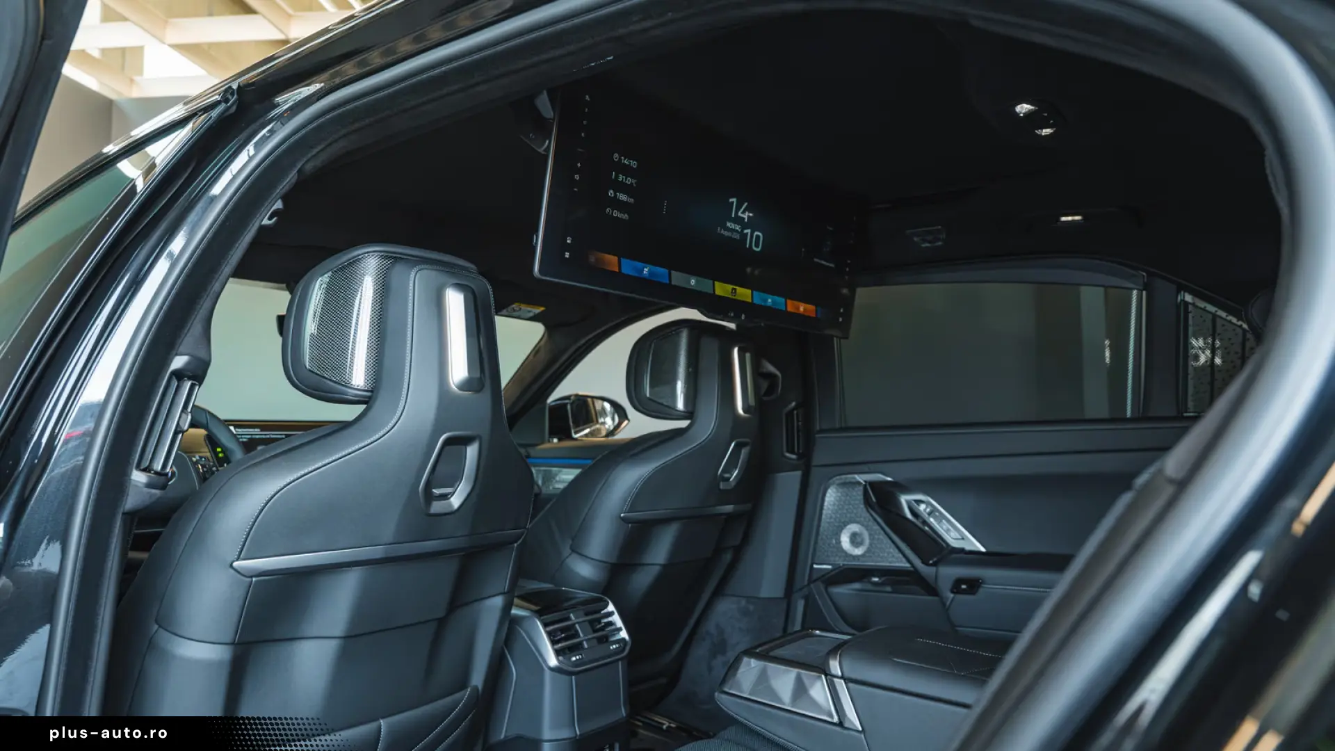 BMW 740 xDrive M Sport Pro   Facelift 2026   22   B&W   TV