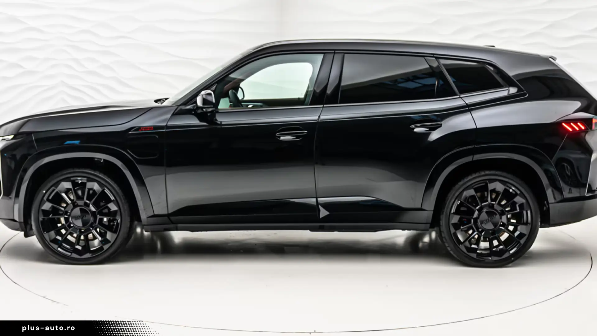 BMW XM Label Silverstone Int. BowerS