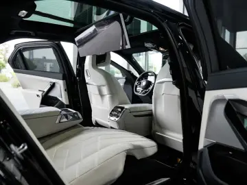 BMW 740xd M SPORT PRO TV Sky Lounge