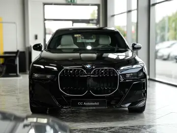 BMW 740xd M SPORT PRO TV Sky Lounge