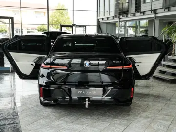 BMW 740xd M SPORT PRO TV Sky Lounge