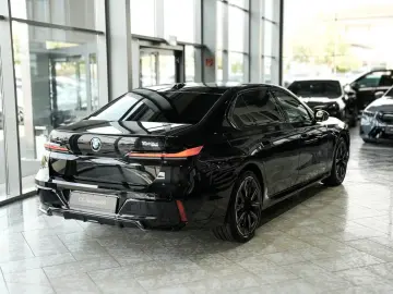BMW 740xd M SPORT PRO TV Sky Lounge