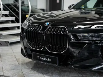 BMW 740xd M SPORT PRO TV Sky Lounge