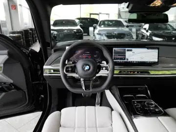BMW 740xd M SPORT PRO TV Sky Lounge